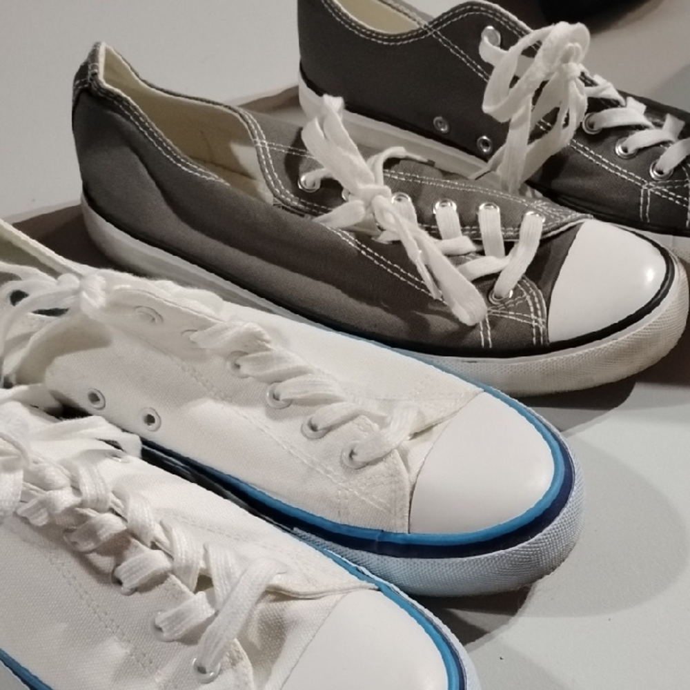 Jenn Ardor Gray and White Sneakers
